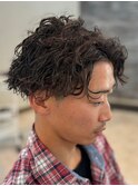 ツイストスパイラルパーマセンターパートウルフカットメンズ