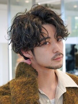 フィフス(fifth) 原宿波巻きスパイラルパーマ微分けセンターパートカット刈り上げ