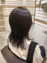 色持ちの秘訣は「残さない」こと。カラー後の残留薬剤を徹底除去し、ダメージや嫌な臭いをカット。