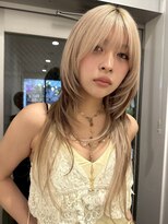トリッカ シブヤ(TRICCA SHIBUYA)&nbsp;羽エクステハネエクステスリムタッキハイトーン顔まわりレイヤー