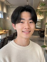 ローム(Rome)&nbsp;センターパートコンマヘア毛流れセンターパート束感ショート