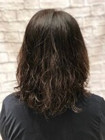 ミーティア バイ クアトロ(Meteor By QUATRO) 束感のある毛流れとウエットな質感でラフさがGOODスタイル