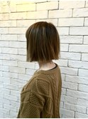 切りっぱなしボブ　ベージュ系ハイライトカラー