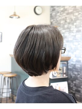 ウィスカーヘアー(whisker hair) グラデーションボブ