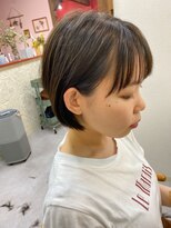 アイエン(aien) プツッと耳掛けショートボブ×ペールベージュ
