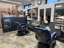 バーバ アンド ビューティーサロンヤマモト(Barber＆Beauty salon yamamoto)の雰囲気（椅子の間隔もゆったり！間隔も2ｍ空けて、コロナ対策も◎）