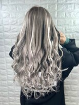 イエローコーン 横浜店(YELLOW CORN)&nbsp;シルバー×ホワイト×ブラック【Wカラー/エクステ】