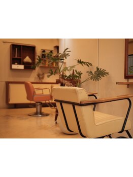 温かみ溢れるモダンな雰囲気♪クラフト感溢れるニューメキシコ風の店内でゆったりとしたサロンタイムを◎