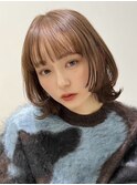 顔周りレイヤーカットグレージュカラーくびれボブベージュカラー