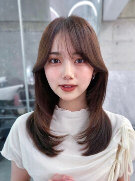 フィヴェント(Fivent) 人気色オリーブベージュ/内巻きレイヤースタイル/秋色