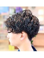 マニス(manis)&nbsp;メンズスパイラルパーマ爽やか刈り上げマッシュスタイル