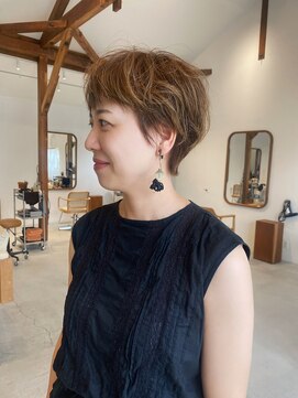 ミッケ(mikke) マッシュショート×パーマ風スタイリング