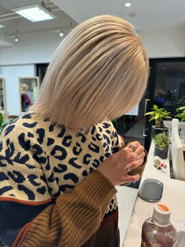 サン 白金台(SUN) White【ブリーチ/ダブルカラー/ハイトーン】