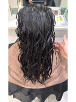 ボクノ(bokuno) 大きくうねる癖を艶々に仕上げるナチュラルストレート