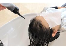 髪と頭皮をいたわるケアメニューも人気