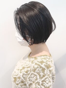 ステア ケース(stair case) 黒髪ショートボブ前髪なしハンサムショートセンターパート