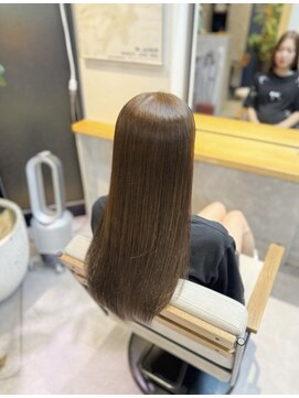 リノショアーズ 日本大通り店(RINOSHORES) ストレートロング×1カラーブラウン sanami