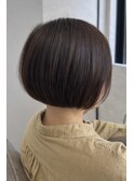 ブラウンカラーの丸みボブ