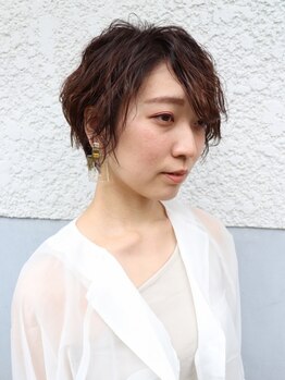 タキカワヘアデザイン(TAKIKAWA HAIR DESIGN)の写真/ダメージを最小限に抑えた施術で、手触り良いパーマスタイル♪朝のスタイリングも簡単に☆