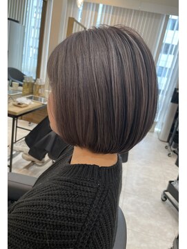 エリス ウメダ(Eliss umeda) ボブスタイル×ハイライトグレーラベンダー