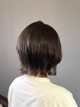 ココカラヘアー ニコ(cococara hair nico) オリーブカラー/外ハネ/レイヤー