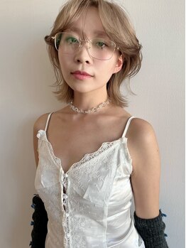 スヴニール(souvenir)の写真/シンプルなのに唯一無二。透けるような溶け込むカラー×さりげないお洒落が引き込まれるような美しい髪に。