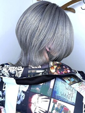 ブレイズヘアー(BLAZEhair) 【ハイトーン】マッシュウルフ×ホワイトシルバー×ブリーチ３回