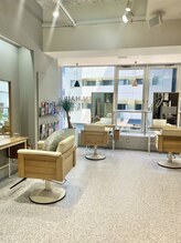 フロアはグレーを基調とした上品な空間に♪