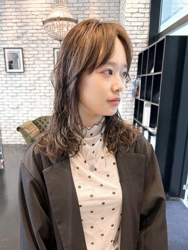 エン(YENN) パーマを活かしてミディアムウルフ