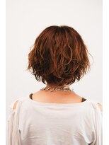 バングス(bangs)&nbsp;自然なウェーブのボブスタイル。