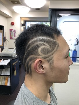 理容室クレオ 新宿 レザーアート