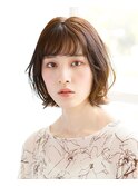 アッシュ系カラーの外ハネボブ