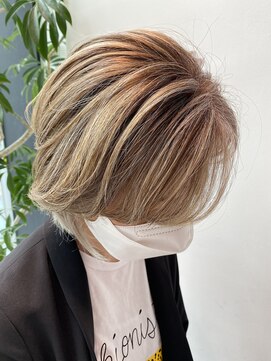 ステア ケース(stair case) 顔まわりの白髪をデザインに 白髪活かし 50代60代