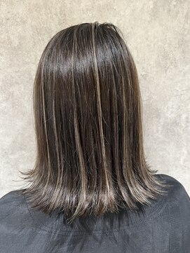 ザブリッジ(the Bridge) 20代30代40代に人気!切りっぱなしボブ×ハイライト