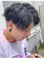 フリーク バーバーショップ 都島店(FREAK BARBER SHOP) 黒髪モテ前下がりセンターパートツイストスパイラルパーマ