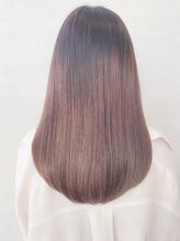 ［縮毛矯正］　毛髪にダメージの少ない薬剤を使用しており、仕上がりや持ちもよいお声を頂いております！！