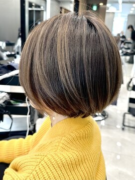 ハルキミナトジャパン センダイ(HARUKI MINATO japan SENDAI) 大人ショートが映えるデザインカラー