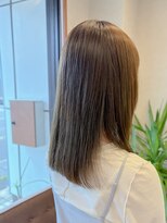 エホン(ehon)&nbsp;光をまとう、揺れるたび透ける初夏のグレージュカラー