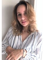 リマ(RIMA)&nbsp;【RIMA】 外国人風☆クセ毛風なラフカール×こなれセミディ