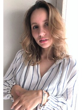 リマ(RIMA) 【RIMA】 外国人風☆クセ毛風なラフカール×こなれセミディ