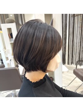 フゥカ 類家店(fuka) 八戸前髪あり丸みショートボブ20代30代40代50代60代