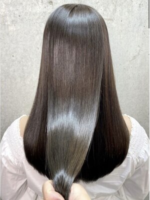 【髪質改善/新宿】Uniiiは艶髪ハイライトやバレイヤージュがより綺麗に引き立つヘアスタイルをご提案。
