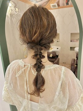 リタ(Lita) ★シンプル編みおろし/ミディアムお呼ばれヘア/2次会/ドレスヘア