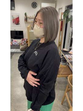 ハイク(HYKE) 【HYKE】RYUJI 切りっぱなしボブシルバーグレー大人ボブ結べる