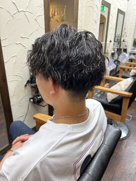ナディアバイカリス(Nadia by charis) ツイストスパイラル|センターパート|メンズパーマ|韓国
