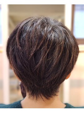 ブルーミングヘアー ハンサムショート