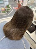 オリーブベージュ
