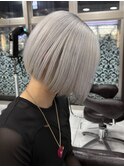 ホワイト／シルバー/ショートボブ　錦糸町岩崎
