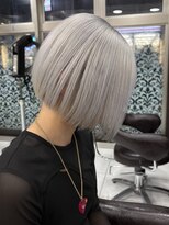 プライズ 錦糸町北口店(prize) ホワイト／シルバー/ショートボブ　錦糸町岩崎