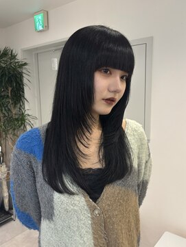 ワイドバングとたっぷりレイヤーで雰囲気魅せ◎